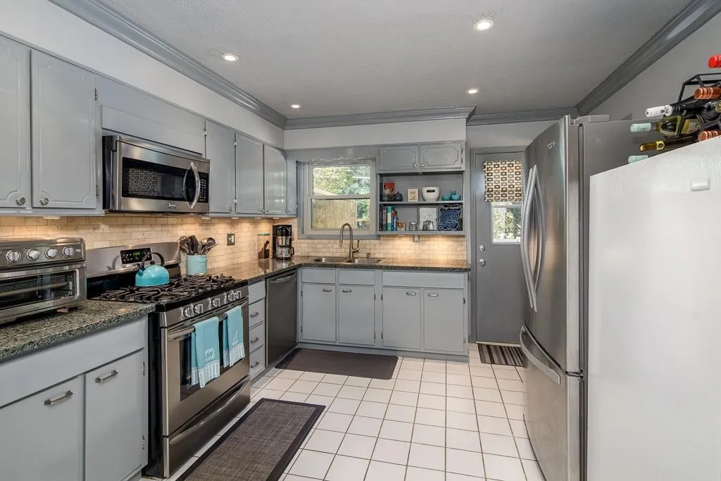 5400 Roswell Road Unit I5, Sandy Springs, Georgia 30342, 2 Bedrooms Bedrooms, ,2 BathroomsBathrooms,Residential,Sold,5400 Roswell Road Unit I5,6088622
