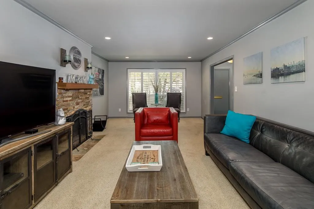 5400 Roswell Road Unit I5, Sandy Springs, Georgia 30342, 2 Bedrooms Bedrooms, ,2 BathroomsBathrooms,Residential,Sold,5400 Roswell Road Unit I5,6088622