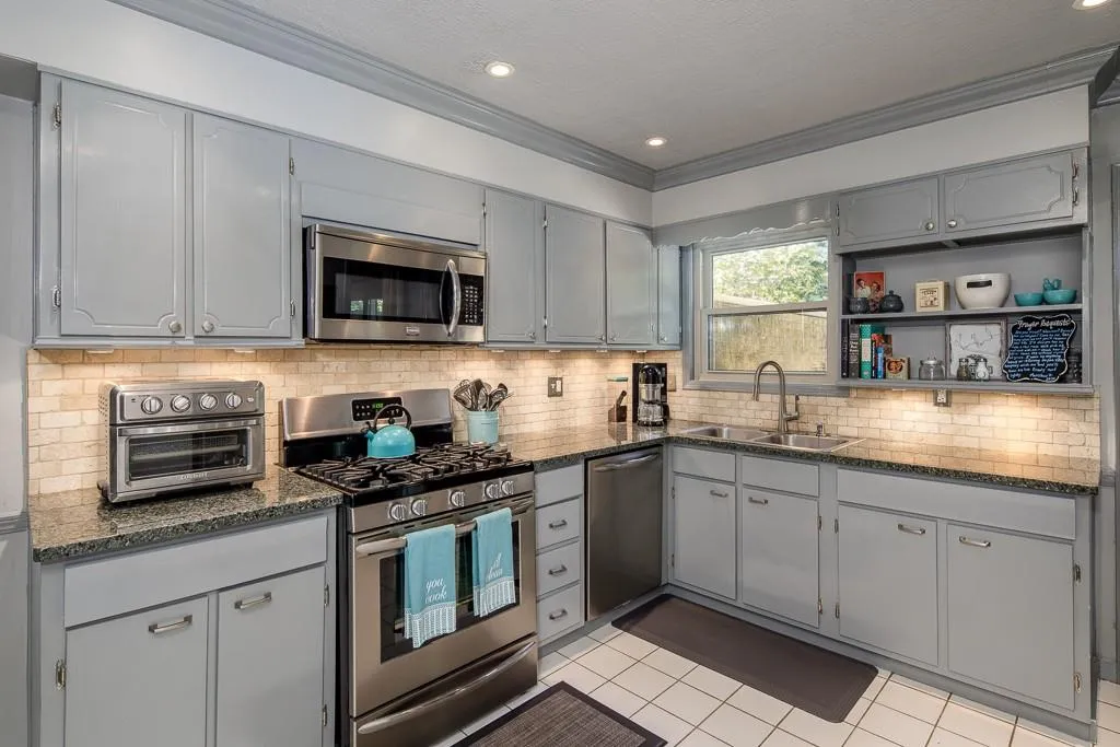 5400 Roswell Road Unit I5, Sandy Springs, Georgia 30342, 2 Bedrooms Bedrooms, ,2 BathroomsBathrooms,Residential,Sold,5400 Roswell Road Unit I5,6088622
