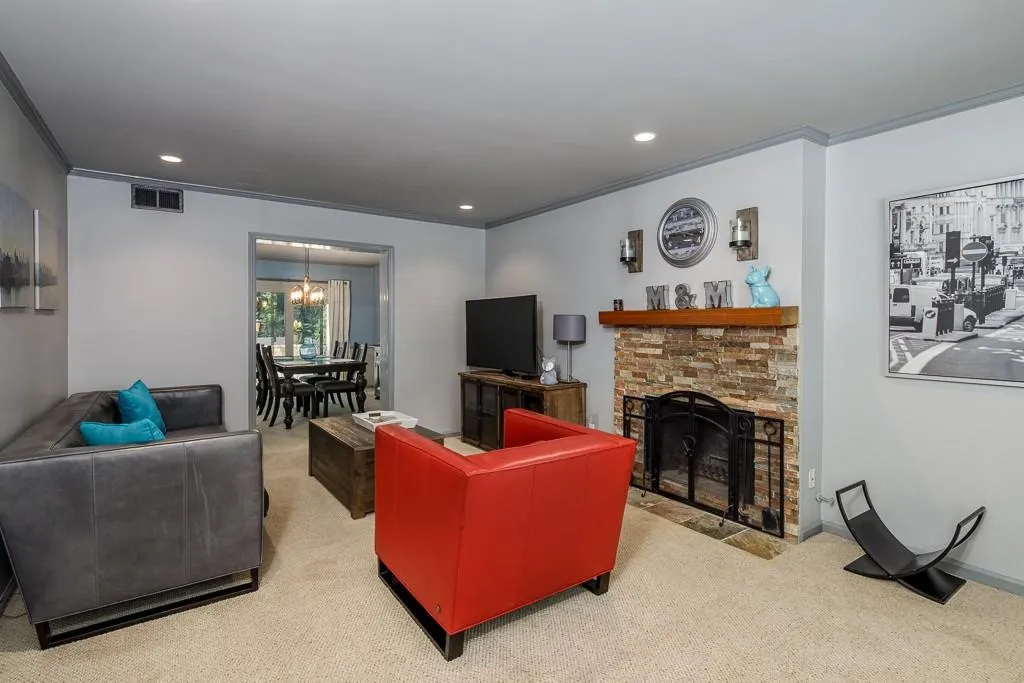 5400 Roswell Road Unit I5, Sandy Springs, Georgia 30342, 2 Bedrooms Bedrooms, ,2 BathroomsBathrooms,Residential,Sold,5400 Roswell Road Unit I5,6088622