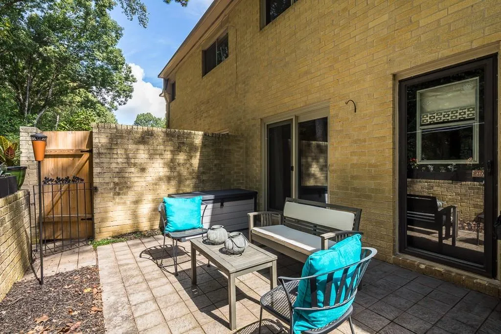 5400 Roswell Road Unit I5, Sandy Springs, Georgia 30342, 2 Bedrooms Bedrooms, ,2 BathroomsBathrooms,Residential,Sold,5400 Roswell Road Unit I5,6088622