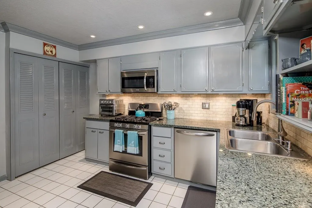 5400 Roswell Road Unit I5, Sandy Springs, Georgia 30342, 2 Bedrooms Bedrooms, ,2 BathroomsBathrooms,Residential,Sold,5400 Roswell Road Unit I5,6088622