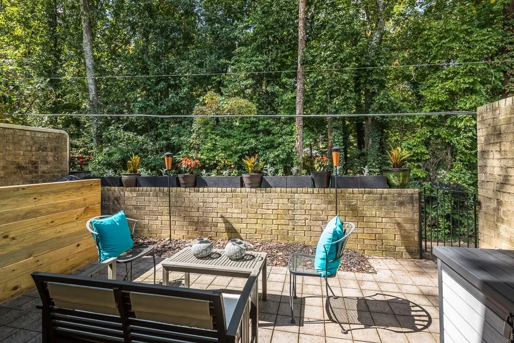 5400 Roswell Road Unit I5, Sandy Springs, Georgia 30342, 2 Bedrooms Bedrooms, ,2 BathroomsBathrooms,Residential,Sold,5400 Roswell Road Unit I5,6088622