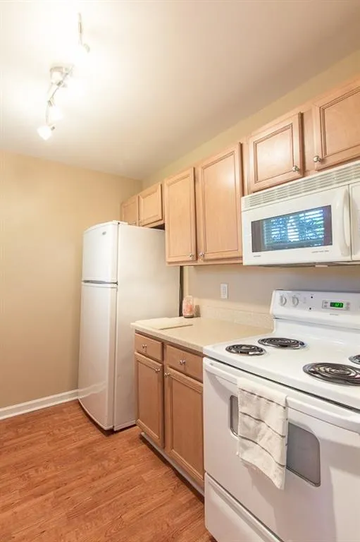 1201 Brighton Point, Sandy Springs, Georgia 30328, 2 Bedrooms Bedrooms, ,2 BathroomsBathrooms,Residential,Sold,1201 Brighton Point,5760362