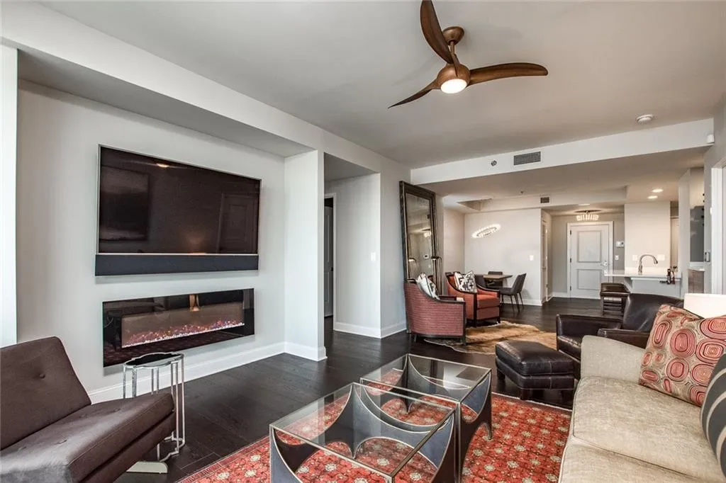 3338 Peachtree Road Ne Unit 3005, Atlanta, Georgia 30326, 3 Bedrooms Bedrooms, ,2 BathroomsBathrooms,Residential,Sold,3338 Peachtree Road Ne Unit 3005,5856115