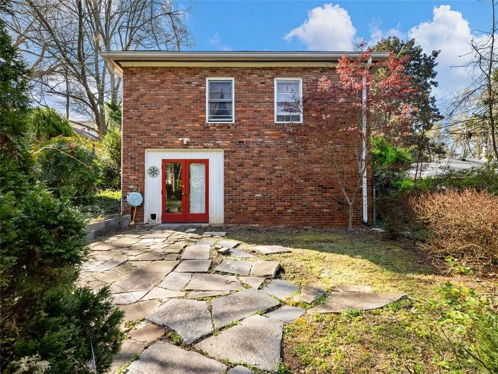46 W Belle Isle Road, Atlanta, Georgia 30342, 3 Bedrooms Bedrooms, ,1 BathroomBathrooms,Residential,Sold,46 W Belle Isle Road,7546160