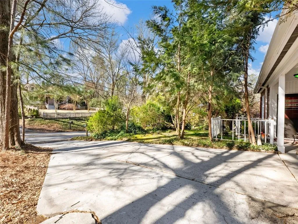 46 W Belle Isle Road, Atlanta, Georgia 30342, 3 Bedrooms Bedrooms, ,1 BathroomBathrooms,Residential,Sold,46 W Belle Isle Road,7546160