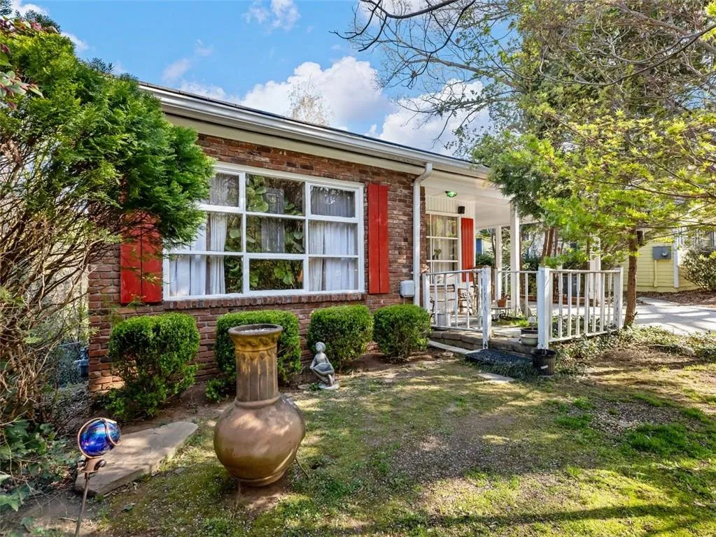 46 W Belle Isle Road, Atlanta, Georgia 30342, 3 Bedrooms Bedrooms, ,1 BathroomBathrooms,Residential,Sold,46 W Belle Isle Road,7546160