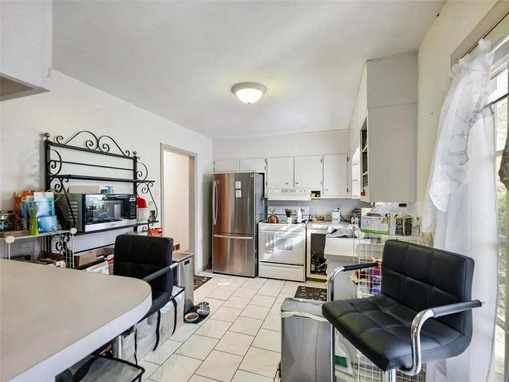 46 W Belle Isle Road, Atlanta, Georgia 30342, 3 Bedrooms Bedrooms, ,1 BathroomBathrooms,Residential,Sold,46 W Belle Isle Road,7546160