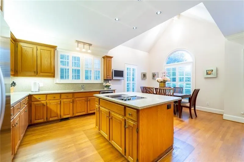 120 View Hill Court, Sandy Springs, Georgia 30350, 5 Bedrooms Bedrooms, ,5 BathroomsBathrooms,Residential,Sold,120 View Hill Court,6976240