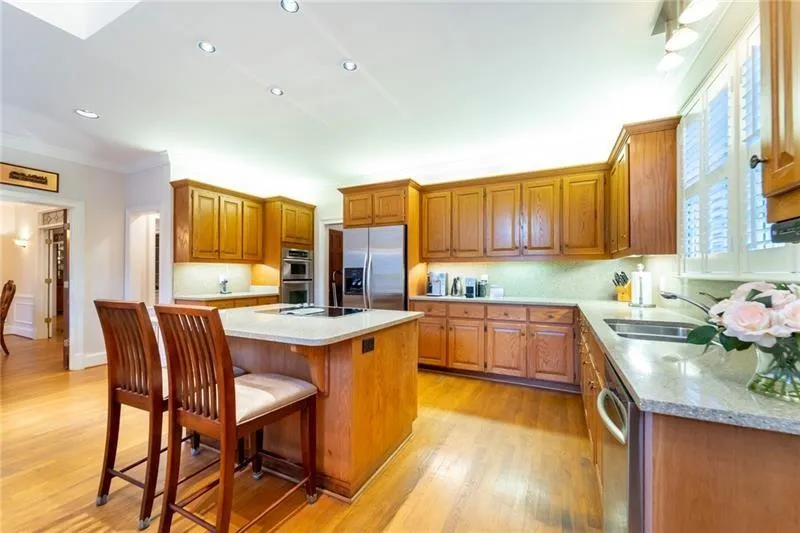 120 View Hill Court, Sandy Springs, Georgia 30350, 5 Bedrooms Bedrooms, ,5 BathroomsBathrooms,Residential,Sold,120 View Hill Court,6976240