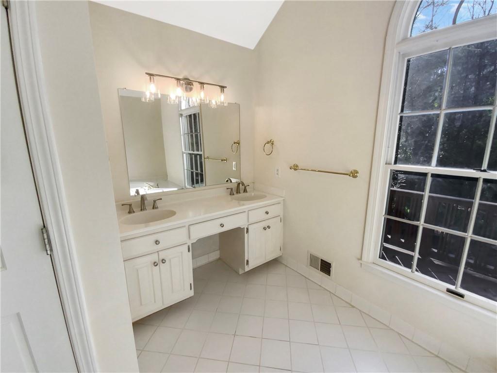 6726 Ridge Mill Lane, Atlanta, Georgia 30328, 3 Bedrooms Bedrooms, ,2 BathroomsBathrooms,Residential,Sold,6726 Ridge Mill Lane,7336547