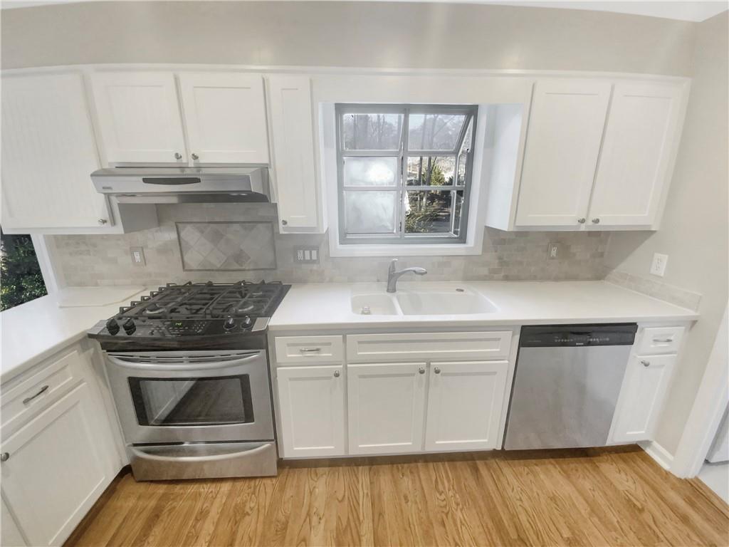 6726 Ridge Mill Lane, Atlanta, Georgia 30328, 3 Bedrooms Bedrooms, ,2 BathroomsBathrooms,Residential,Sold,6726 Ridge Mill Lane,7336547