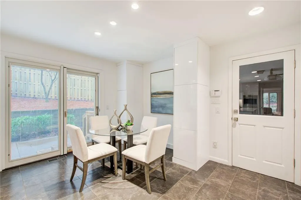 925 Ivy Falls Drive, Atlanta, Georgia 30328, 5 Bedrooms Bedrooms, ,3 BathroomsBathrooms,Residential,Sold,925 Ivy Falls Drive,7523203