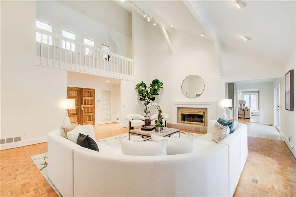 925 Ivy Falls Drive, Atlanta, Georgia 30328, 5 Bedrooms Bedrooms, ,3 BathroomsBathrooms,Residential,Sold,925 Ivy Falls Drive,7523203