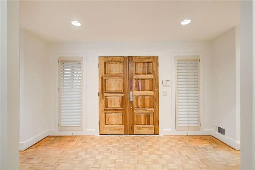 925 Ivy Falls Drive, Atlanta, Georgia 30328, 5 Bedrooms Bedrooms, ,3 BathroomsBathrooms,Residential,Sold,925 Ivy Falls Drive,7523203