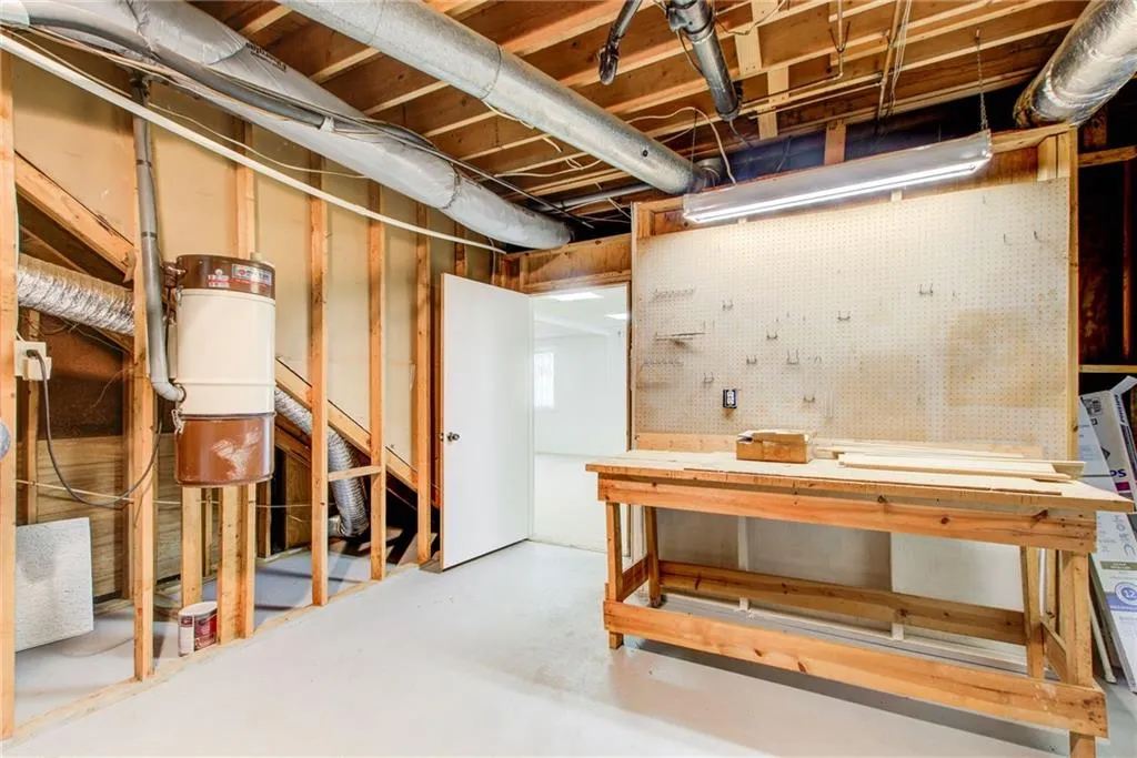 925 Ivy Falls Drive, Atlanta, Georgia 30328, 5 Bedrooms Bedrooms, ,3 BathroomsBathrooms,Residential,Sold,925 Ivy Falls Drive,7523203