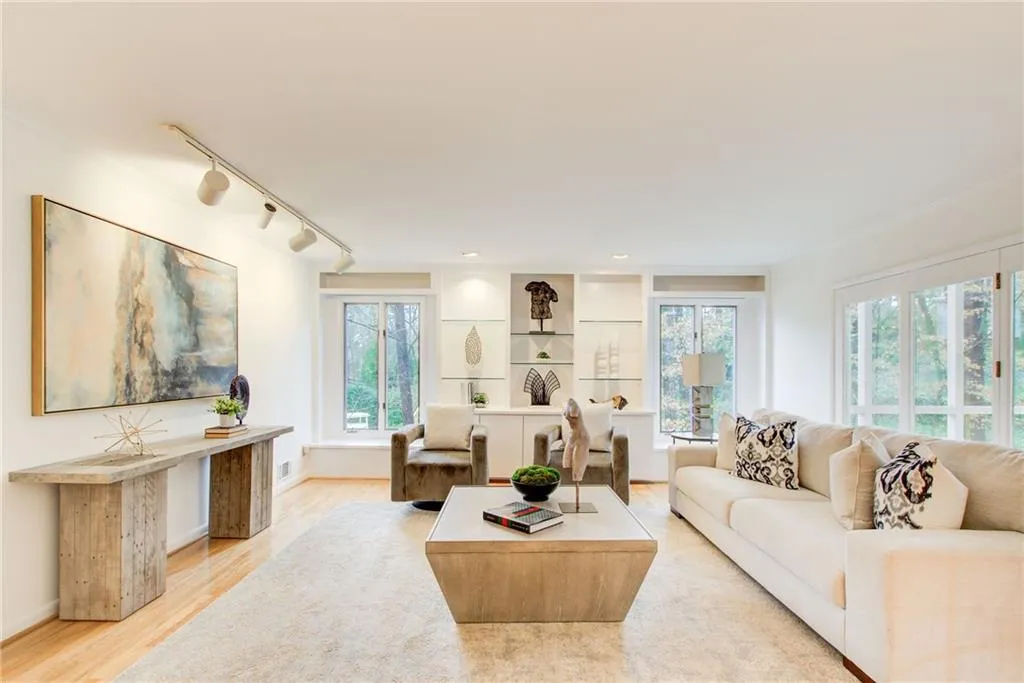 Additional living room/den/flex space