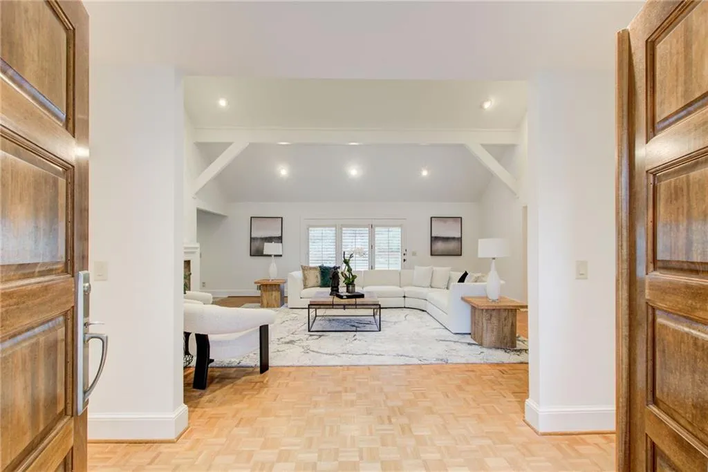 925 Ivy Falls Drive, Atlanta, Georgia 30328, 5 Bedrooms Bedrooms, ,3 BathroomsBathrooms,Residential,Sold,925 Ivy Falls Drive,7523203