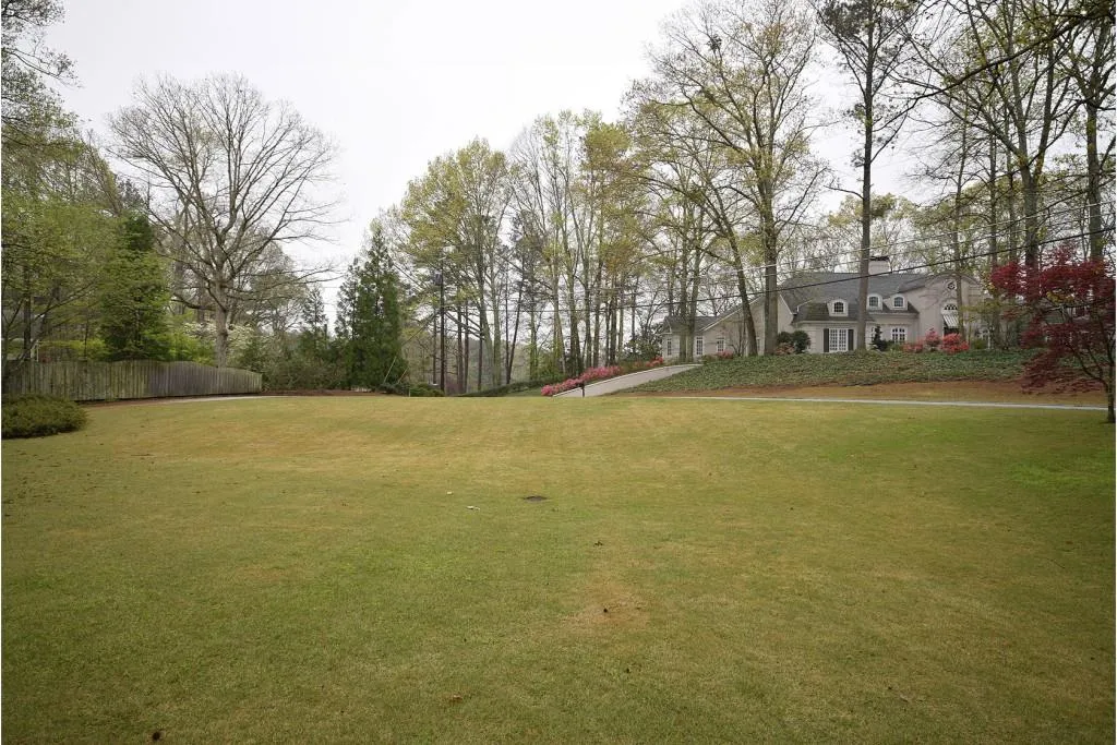 8875 Huntcliff Trace, Sandy Springs, Georgia 30350, 6 Bedrooms Bedrooms, ,4 BathroomsBathrooms,Residential,Sold,8875 Huntcliff Trace,5531695