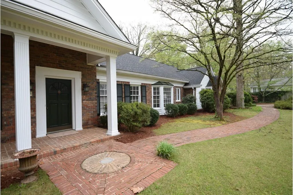 8875 Huntcliff Trace, Sandy Springs, Georgia 30350, 6 Bedrooms Bedrooms, ,4 BathroomsBathrooms,Residential,Sold,8875 Huntcliff Trace,5531695