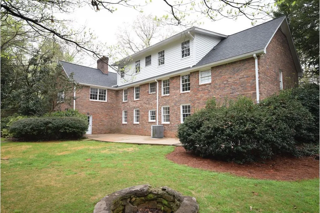 8875 Huntcliff Trace, Sandy Springs, Georgia 30350, 6 Bedrooms Bedrooms, ,4 BathroomsBathrooms,Residential,Sold,8875 Huntcliff Trace,5531695