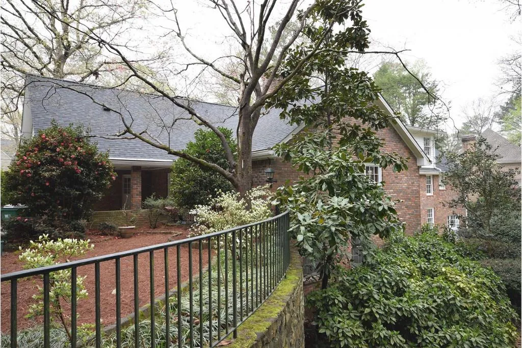 8875 Huntcliff Trace, Sandy Springs, Georgia 30350, 6 Bedrooms Bedrooms, ,4 BathroomsBathrooms,Residential,Sold,8875 Huntcliff Trace,5531695