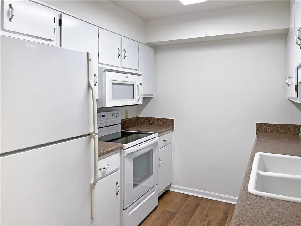 475 Mount Vernon Highway Ne Unit C126, Sandy Springs, Georgia 30328, 1 Bedroom Bedrooms, ,1 BathroomBathrooms,Residential,Sold,475 Mount Vernon Highway Ne Unit C126,7157691