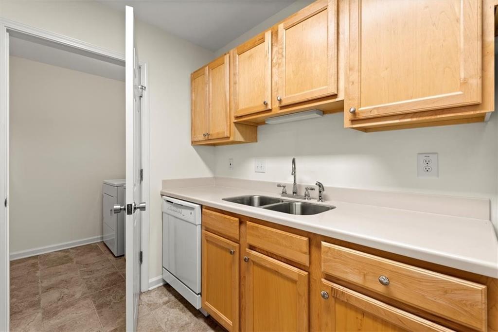 4002 Wingate Way, Sandy Springs, Georgia 30350, 1 Bedroom Bedrooms, ,1 BathroomBathrooms,Residential,Sold,4002 Wingate Way,7313421