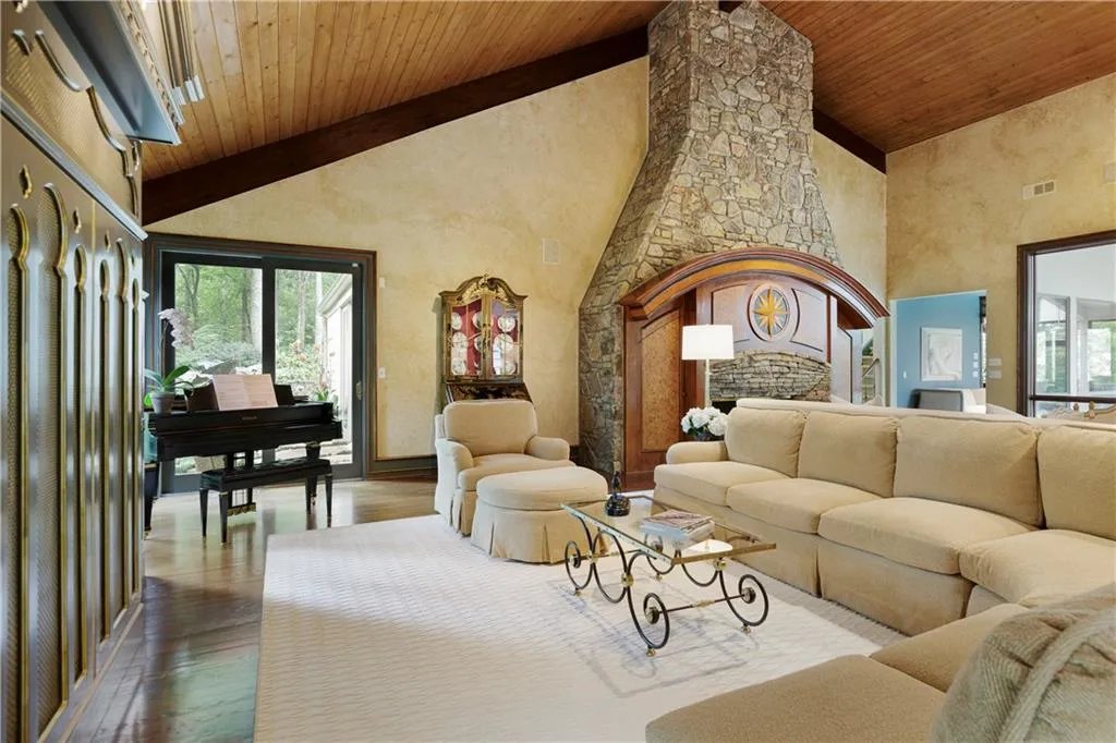 6570 Old Riverside Drive, Sandy Springs, Georgia 30328, 5 Bedrooms Bedrooms, ,6 BathroomsBathrooms,Residential,Sold,6570 Old Riverside Drive,6848983