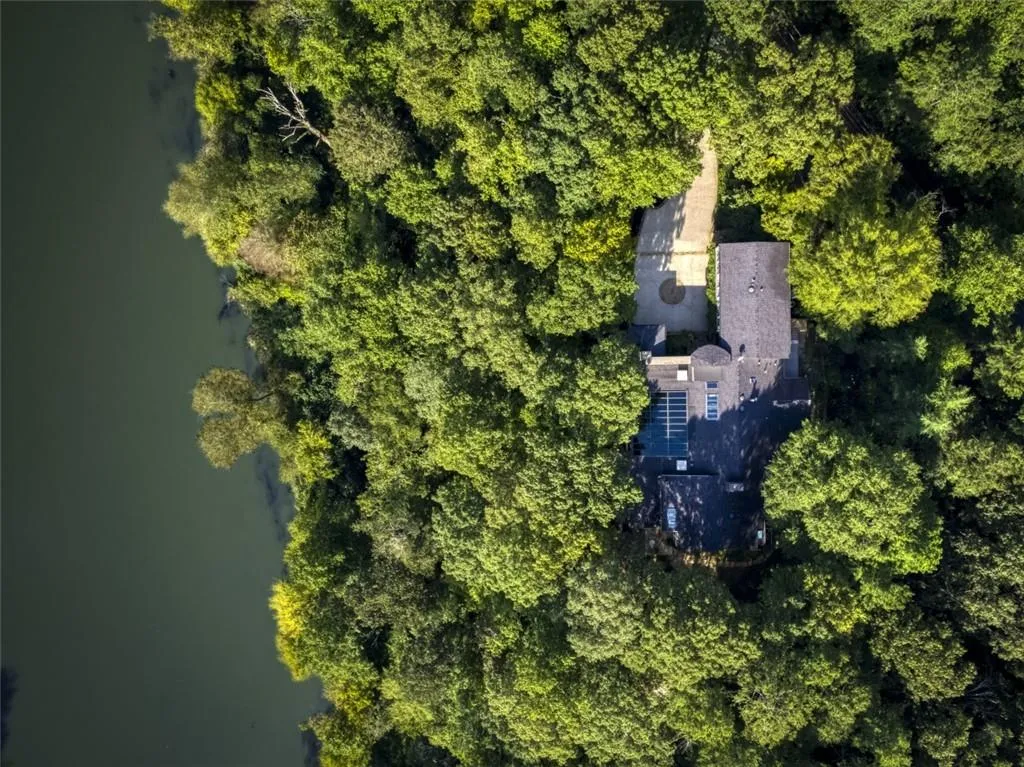 6570 Old Riverside Drive, Sandy Springs, Georgia 30328, 5 Bedrooms Bedrooms, ,6 BathroomsBathrooms,Residential,Sold,6570 Old Riverside Drive,6848983