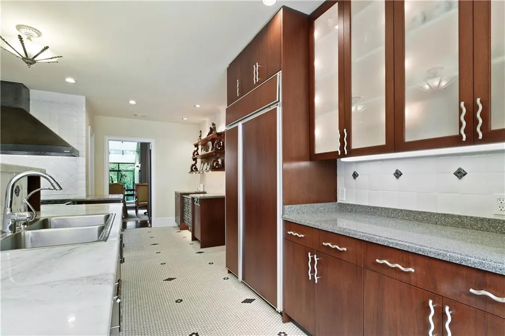 6570 Old Riverside Drive, Sandy Springs, Georgia 30328, 5 Bedrooms Bedrooms, ,6 BathroomsBathrooms,Residential,Sold,6570 Old Riverside Drive,6848983