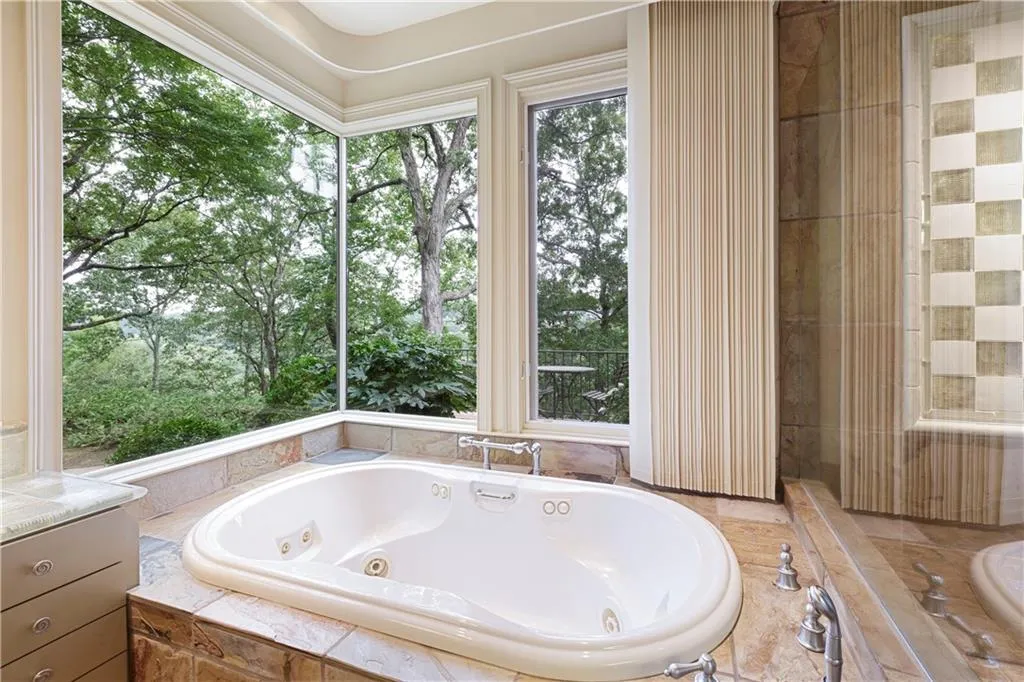 6570 Old Riverside Drive, Sandy Springs, Georgia 30328, 5 Bedrooms Bedrooms, ,6 BathroomsBathrooms,Residential,Sold,6570 Old Riverside Drive,6848983
