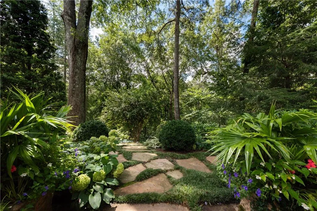 6570 Old Riverside Drive, Sandy Springs, Georgia 30328, 5 Bedrooms Bedrooms, ,6 BathroomsBathrooms,Residential,Sold,6570 Old Riverside Drive,6848983