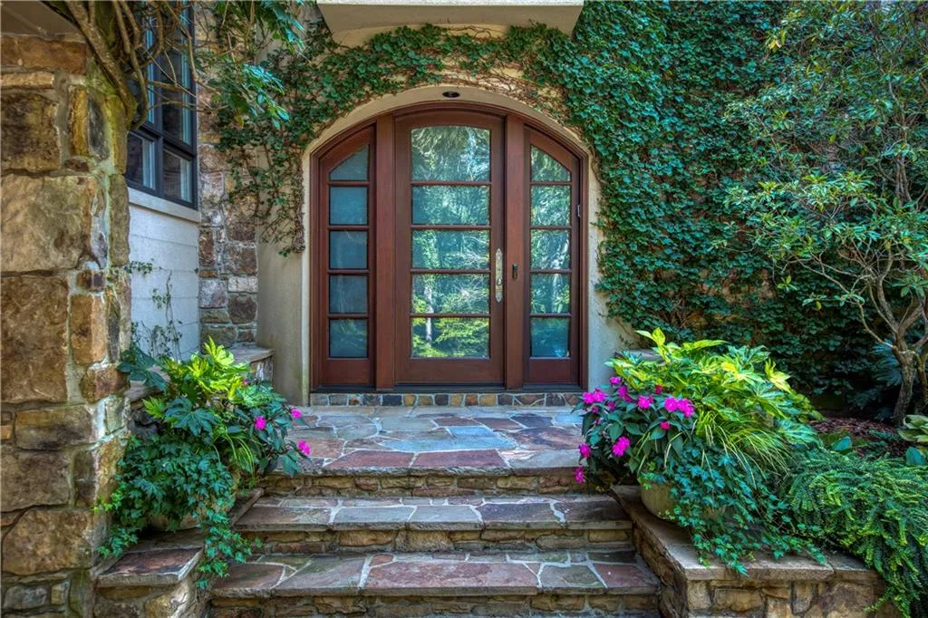 6570 Old Riverside Drive, Sandy Springs, Georgia 30328, 5 Bedrooms Bedrooms, ,6 BathroomsBathrooms,Residential,Sold,6570 Old Riverside Drive,6848983