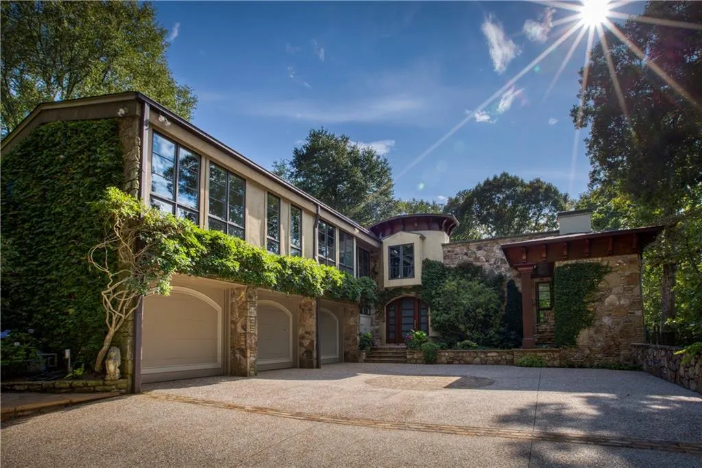 6570 Old Riverside Drive, Sandy Springs, Georgia 30328, 5 Bedrooms Bedrooms, ,6 BathroomsBathrooms,Residential,Sold,6570 Old Riverside Drive,6848983
