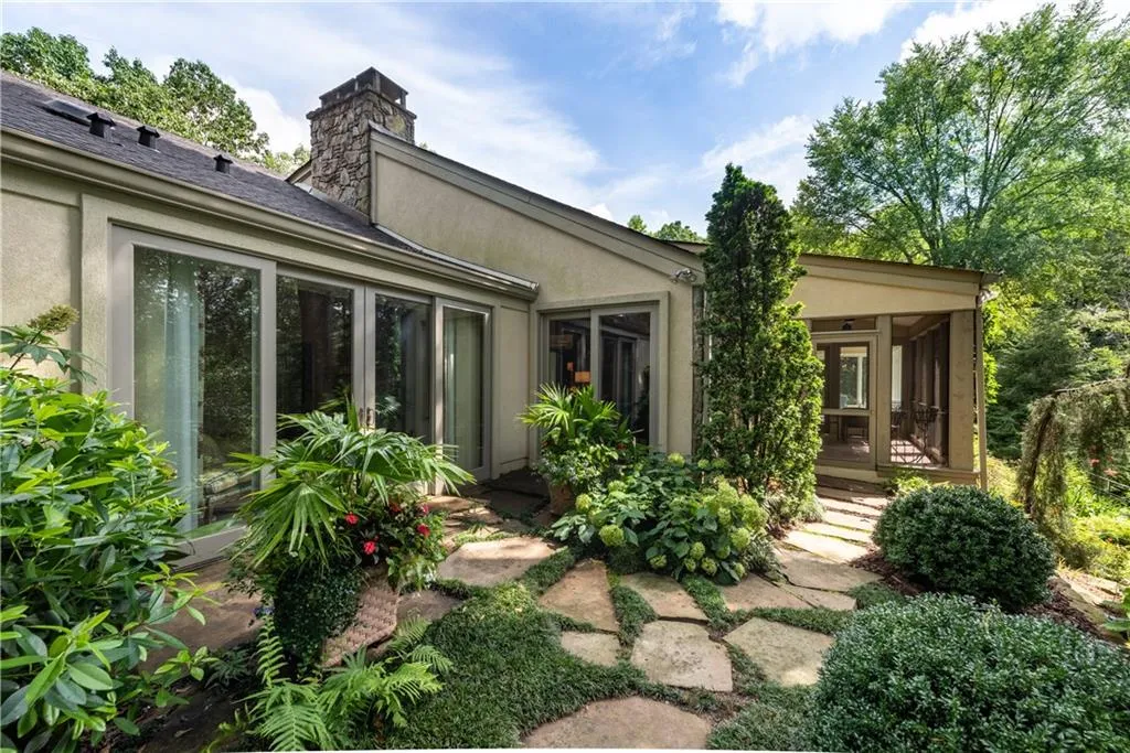 6570 Old Riverside Drive, Sandy Springs, Georgia 30328, 5 Bedrooms Bedrooms, ,6 BathroomsBathrooms,Residential,Sold,6570 Old Riverside Drive,6848983