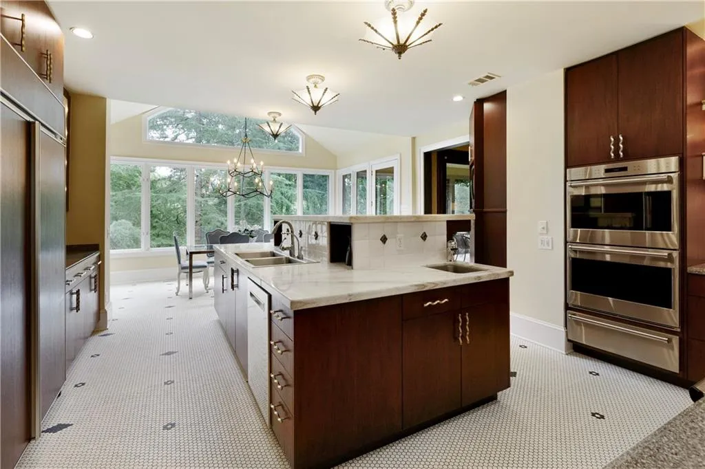 6570 Old Riverside Drive, Sandy Springs, Georgia 30328, 5 Bedrooms Bedrooms, ,6 BathroomsBathrooms,Residential,Sold,6570 Old Riverside Drive,6848983