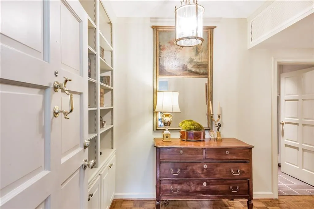 2765 Peachtree Road Ne Unit 10, Atlanta, Georgia 30305, 2 Bedrooms Bedrooms, ,2 BathroomsBathrooms,Residential,Sold,2765 Peachtree Road Ne Unit 10,5924642