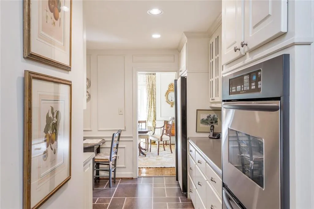 2765 Peachtree Road Ne Unit 10, Atlanta, Georgia 30305, 2 Bedrooms Bedrooms, ,2 BathroomsBathrooms,Residential,Sold,2765 Peachtree Road Ne Unit 10,5924642