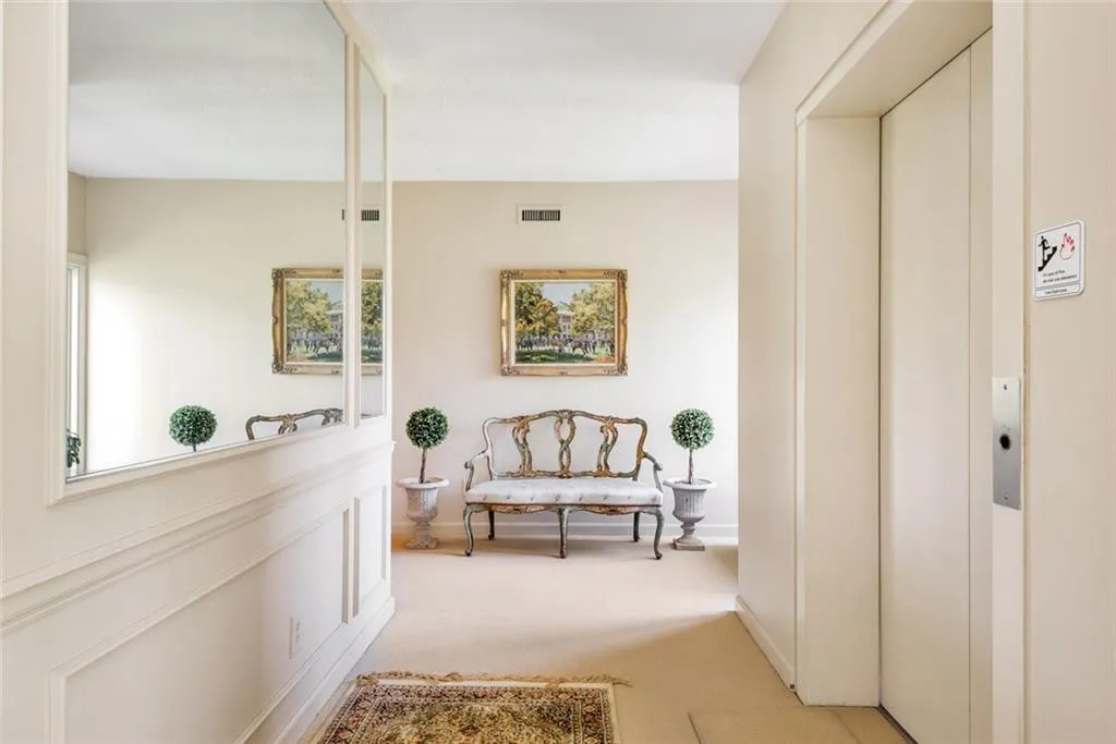 2765 Peachtree Road Ne Unit 10, Atlanta, Georgia 30305, 2 Bedrooms Bedrooms, ,2 BathroomsBathrooms,Residential,Sold,2765 Peachtree Road Ne Unit 10,5924642