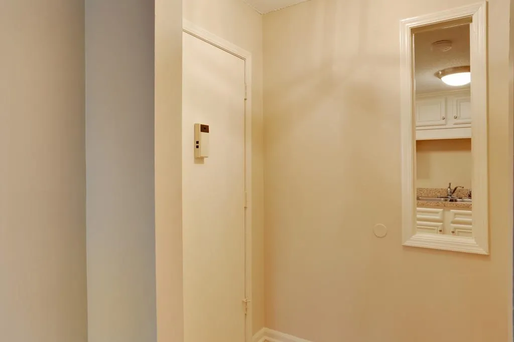 6851 Roswell Road Ne Unit M14, Sandy Springs, Georgia 30328, 3 Bedrooms Bedrooms, ,2 BathroomsBathrooms,Residential,Sold,6851 Roswell Road Ne Unit M14,5577579