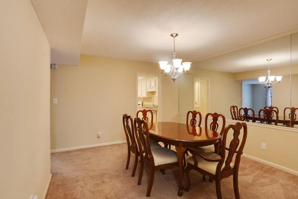 6851 Roswell Road Ne Unit M14, Sandy Springs, Georgia 30328, 3 Bedrooms Bedrooms, ,2 BathroomsBathrooms,Residential,Sold,6851 Roswell Road Ne Unit M14,5577579