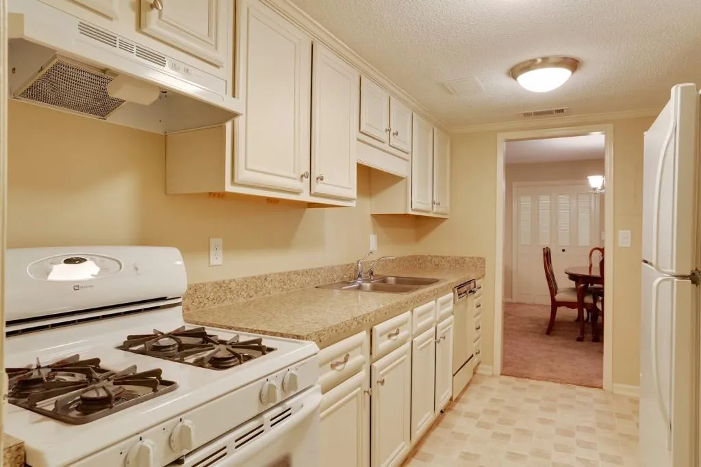 6851 Roswell Road Ne Unit M14, Sandy Springs, Georgia 30328, 3 Bedrooms Bedrooms, ,2 BathroomsBathrooms,Residential,Sold,6851 Roswell Road Ne Unit M14,5577579
