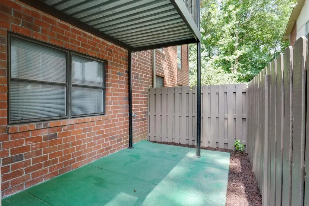 6851 Roswell Road Ne Unit M14, Sandy Springs, Georgia 30328, 3 Bedrooms Bedrooms, ,2 BathroomsBathrooms,Residential,Sold,6851 Roswell Road Ne Unit M14,5577579