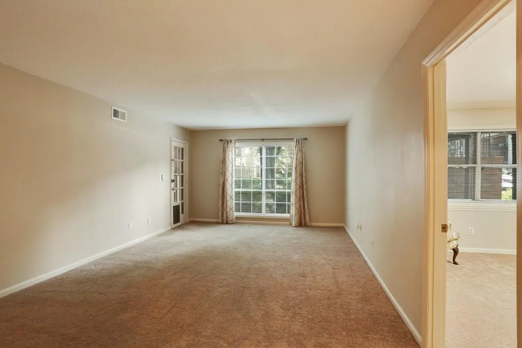 6851 Roswell Road Ne Unit M14, Sandy Springs, Georgia 30328, 3 Bedrooms Bedrooms, ,2 BathroomsBathrooms,Residential,Sold,6851 Roswell Road Ne Unit M14,5577579
