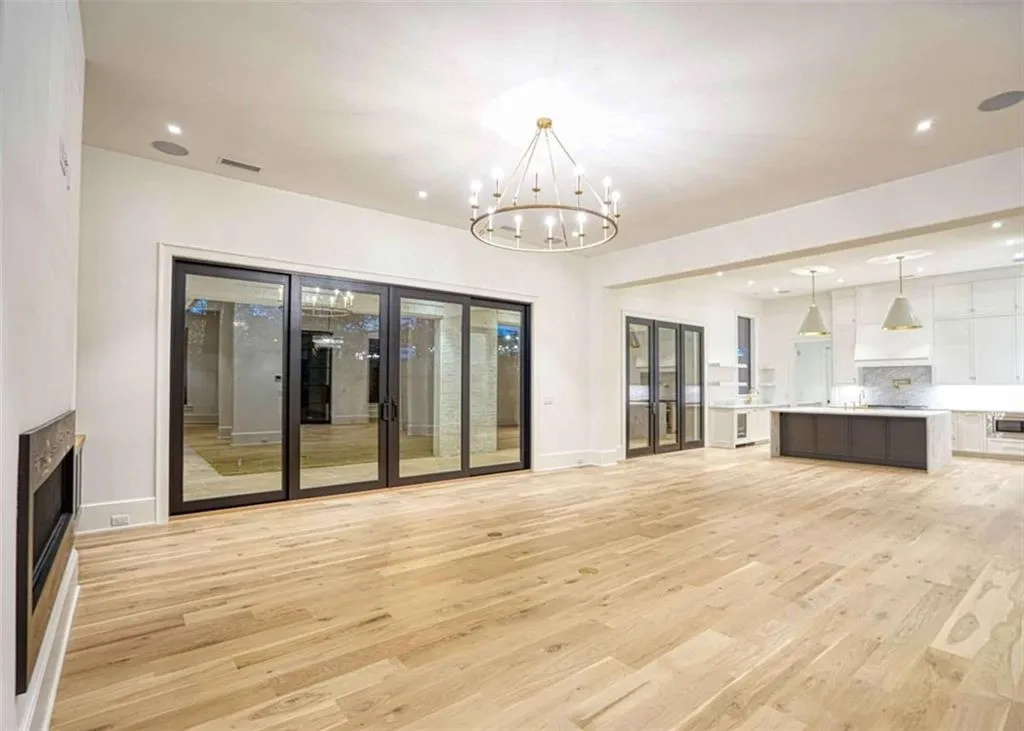 4550 Jolyn Place, Sandy Springs, Georgia 30342, 5 Bedrooms Bedrooms, ,5 BathroomsBathrooms,Residential,For Sale,4550 Jolyn Place,7744847