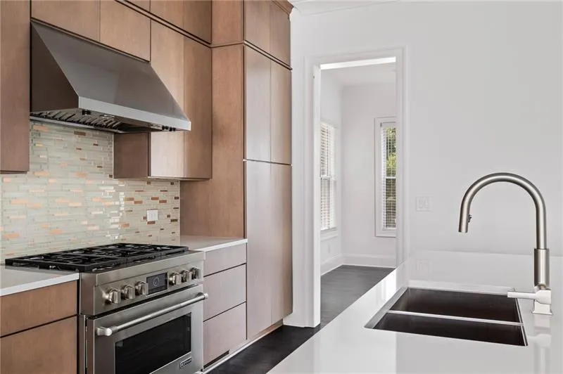 134 W Wieuca Road Ne, Sandy Springs, Georgia 30342, 4 Bedrooms Bedrooms, ,4 BathroomsBathrooms,Residential,Sold,134 W Wieuca Road Ne,6864288