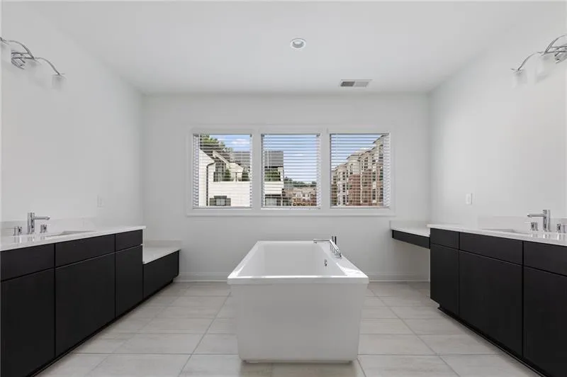 134 W Wieuca Road Ne, Sandy Springs, Georgia 30342, 4 Bedrooms Bedrooms, ,4 BathroomsBathrooms,Residential,Sold,134 W Wieuca Road Ne,6864288