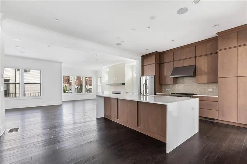 134 W Wieuca Road Ne, Sandy Springs, Georgia 30342, 4 Bedrooms Bedrooms, ,4 BathroomsBathrooms,Residential,Sold,134 W Wieuca Road Ne,6864288